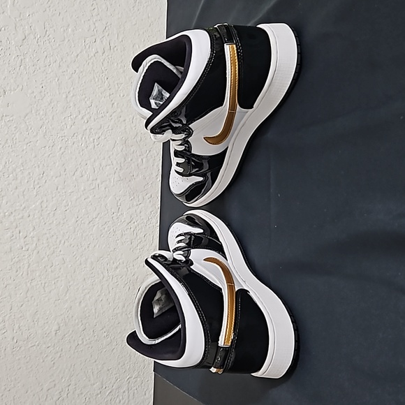 Boys Air Jordan Sneakers - Picture 3 of 6